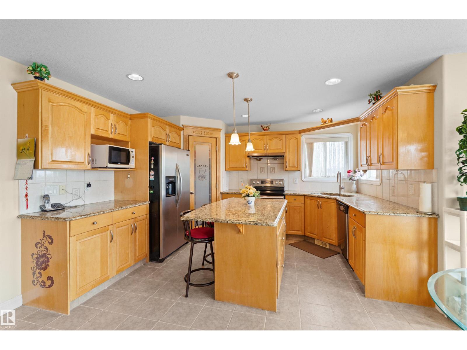 7622 168A AV NW - 10