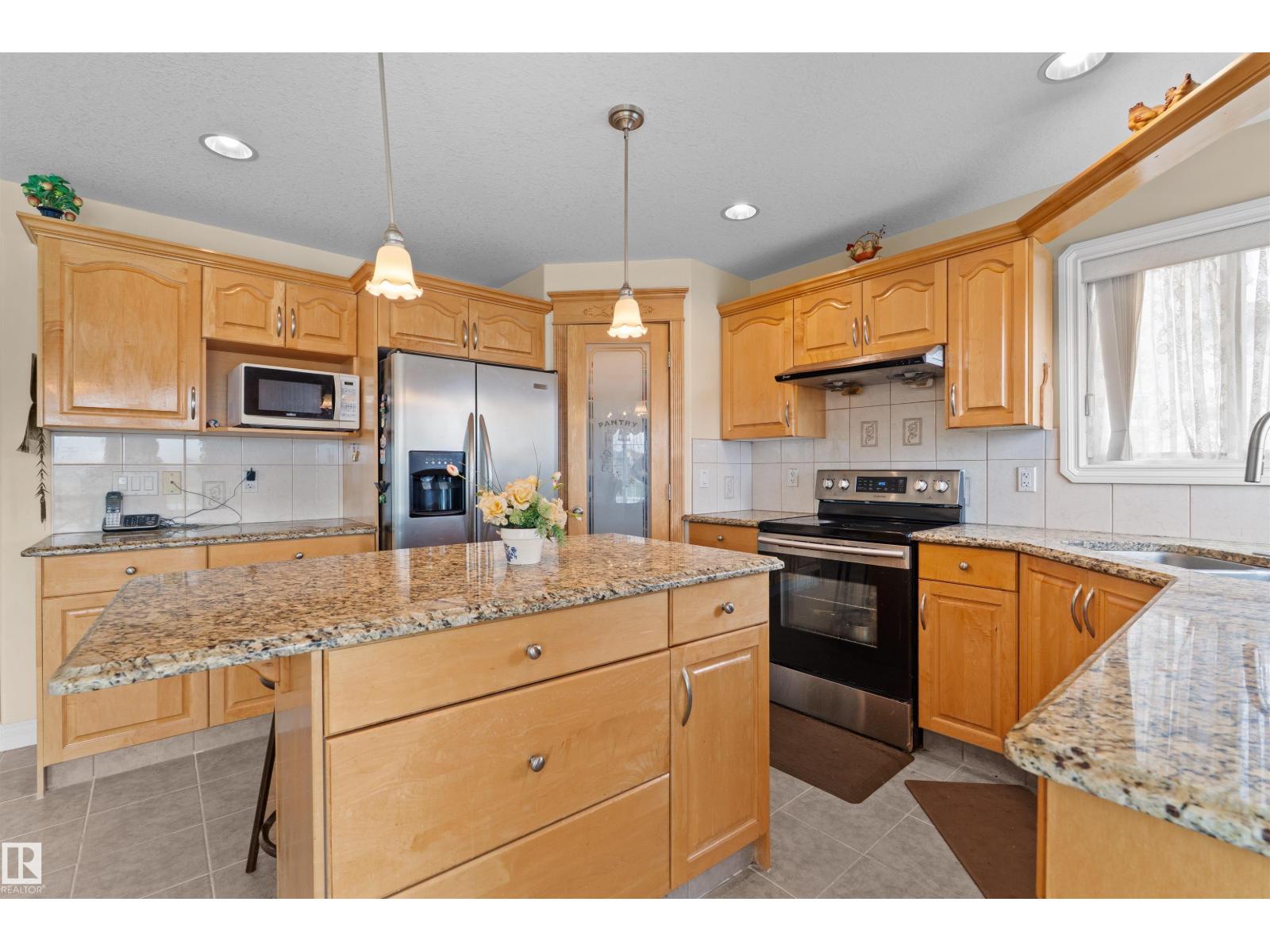7622 168A AV NW - 11
