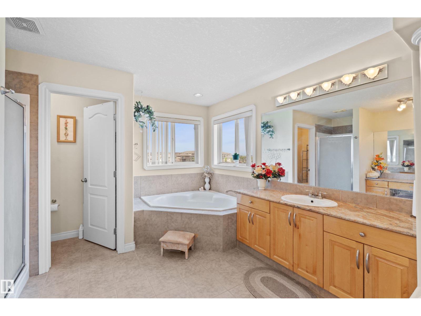 7622 168A AV NW - 26