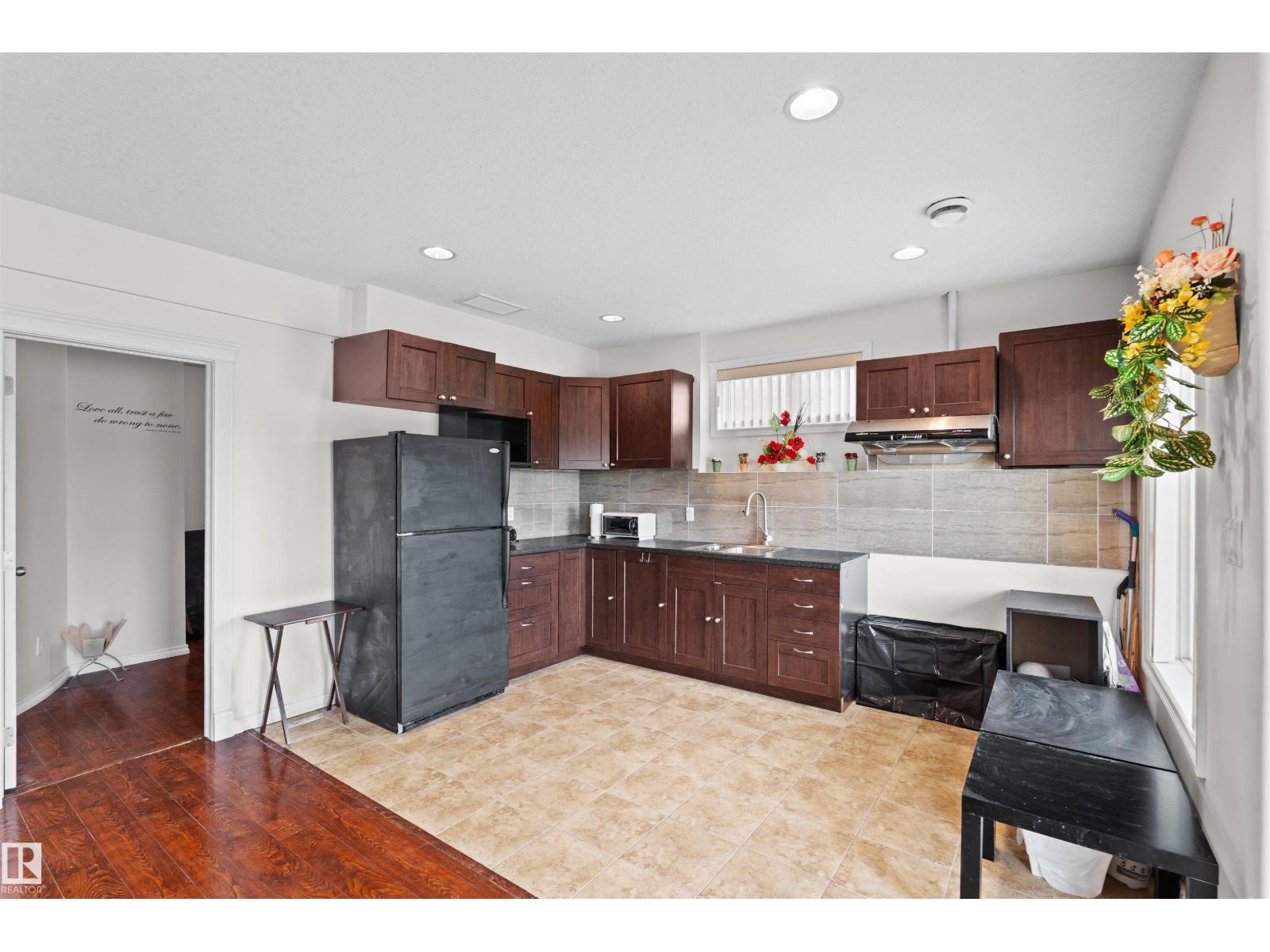 7622 168A AV NW - 36