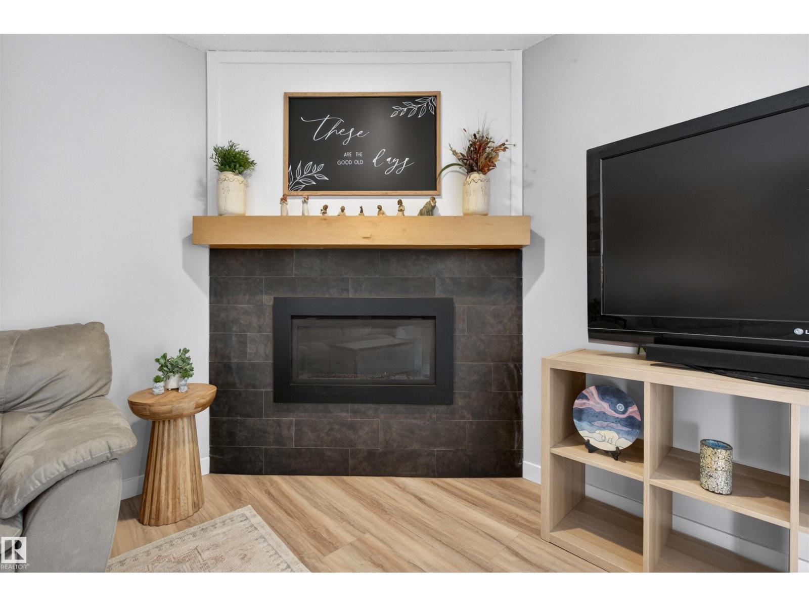 18116 81 AV NW - 10