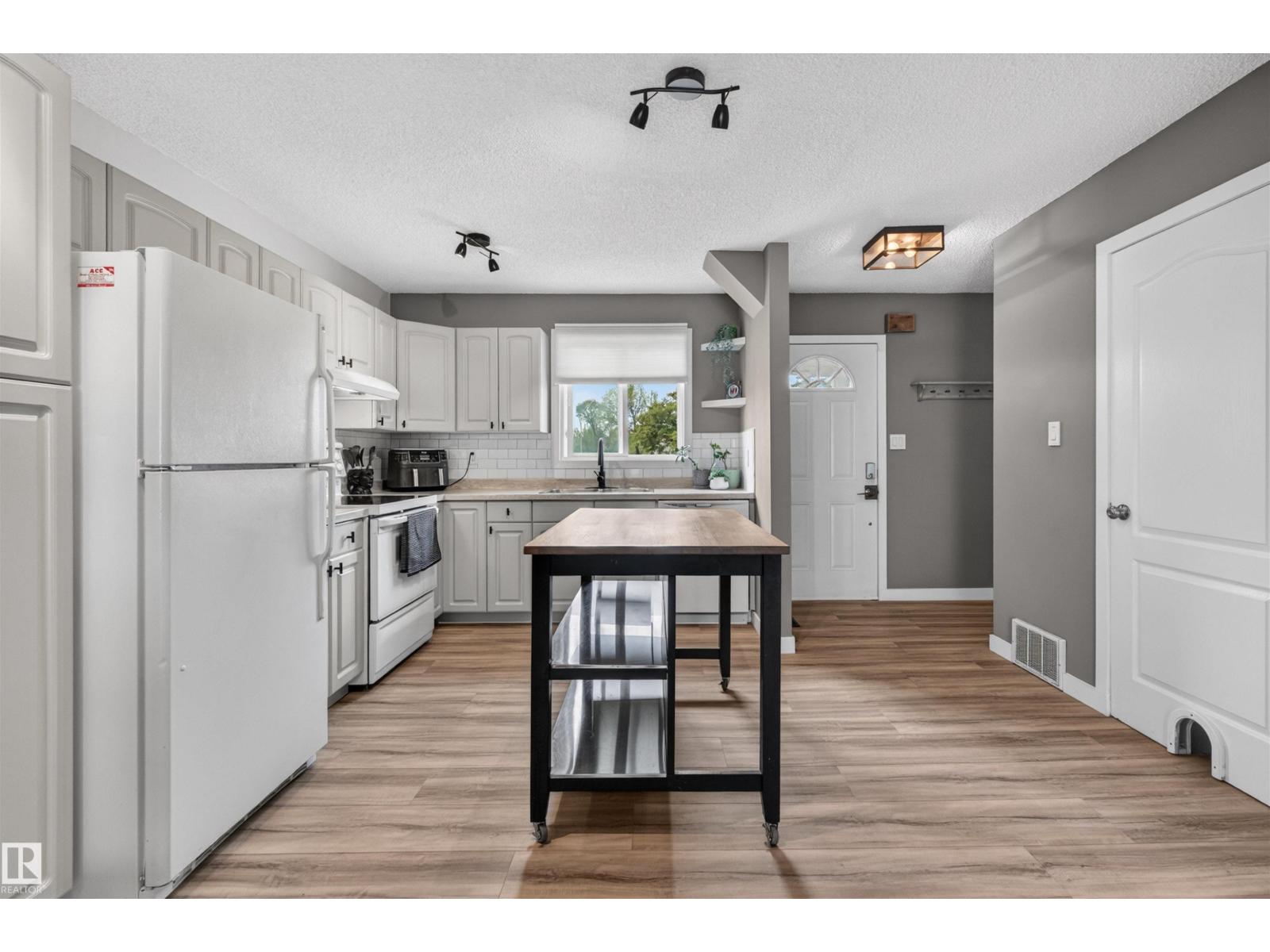 18116 81 AV NW - 4
