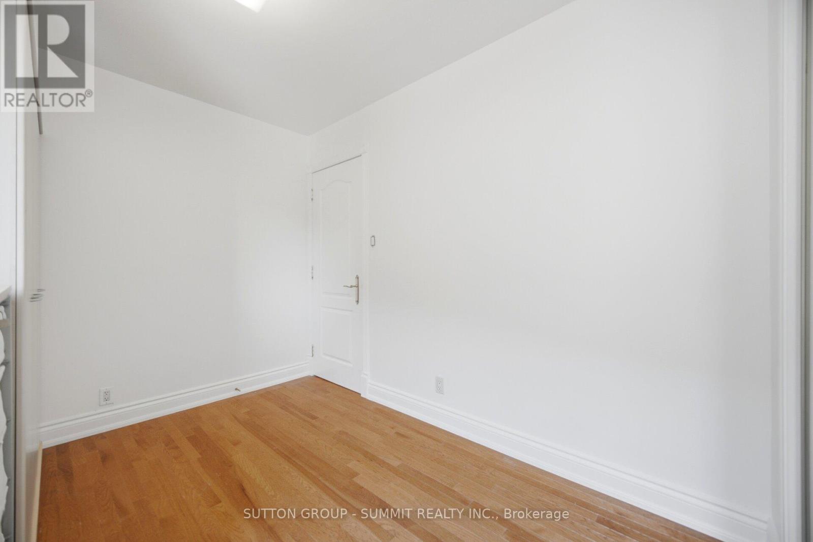 63 CHAMBERLAIN AVENUE - 23