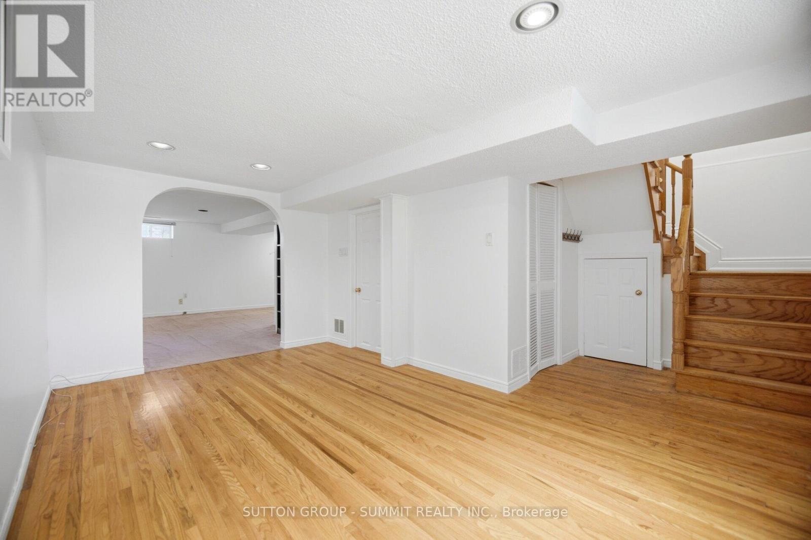 63 CHAMBERLAIN AVENUE - 31