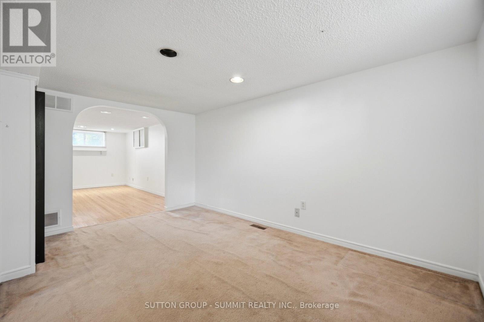 63 CHAMBERLAIN AVENUE - 32