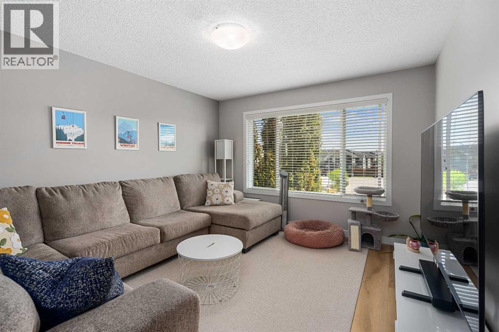 105 Sunset Common, Cochrane