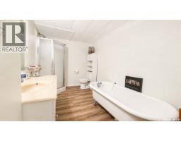 3pc Bathroom - 31 Riverbend Crescent, Battleford, SK S0M0E0 Photo 9