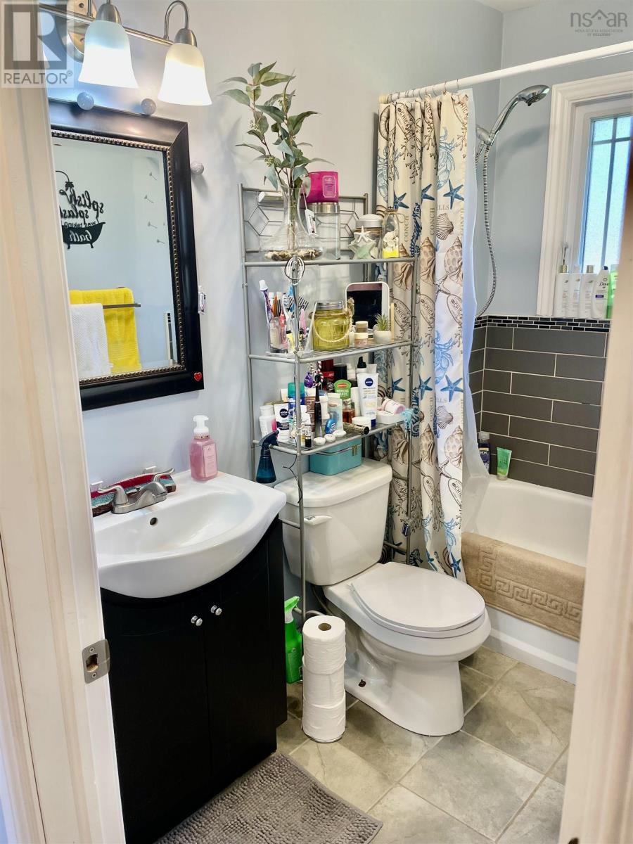 91 Meech Avenue - 12