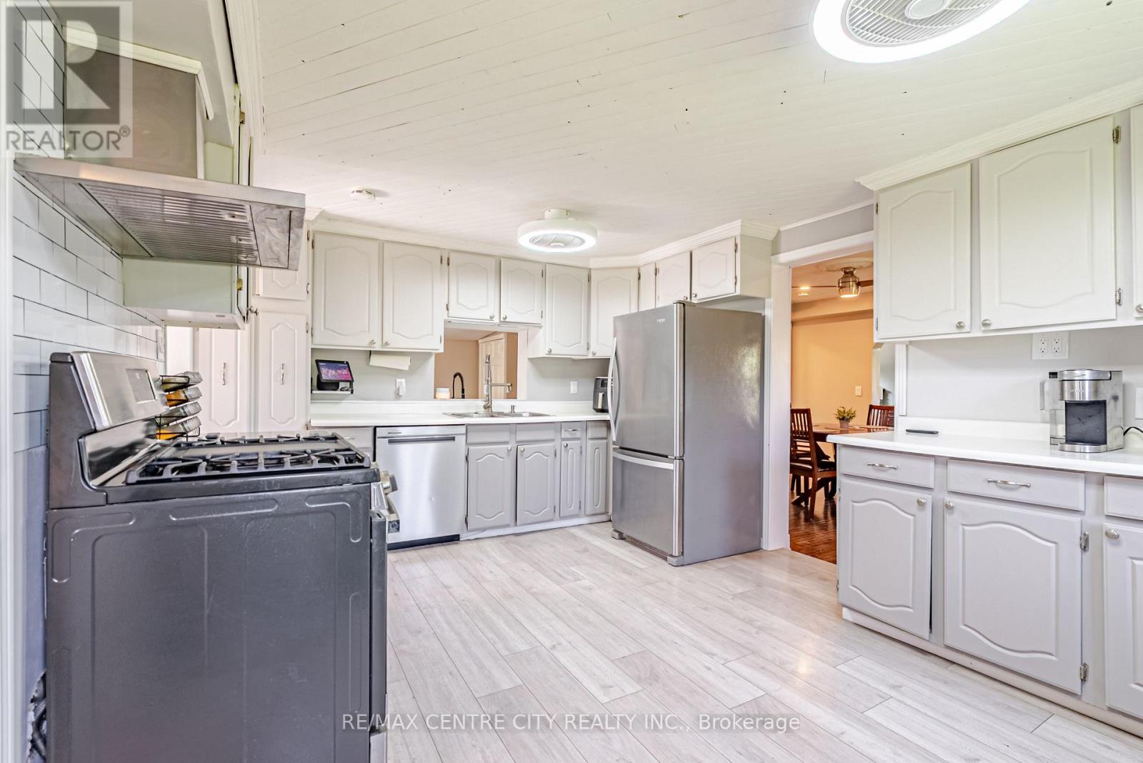 11812 SUPERIOR STREET - 12