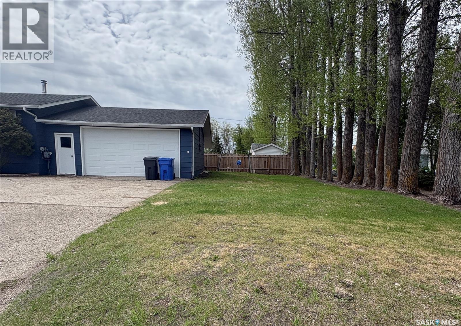 660 Alberta AVENUE - 3