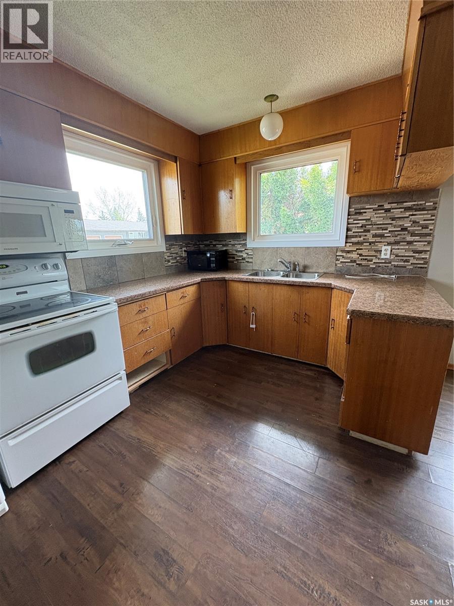 660 Alberta AVENUE - 11