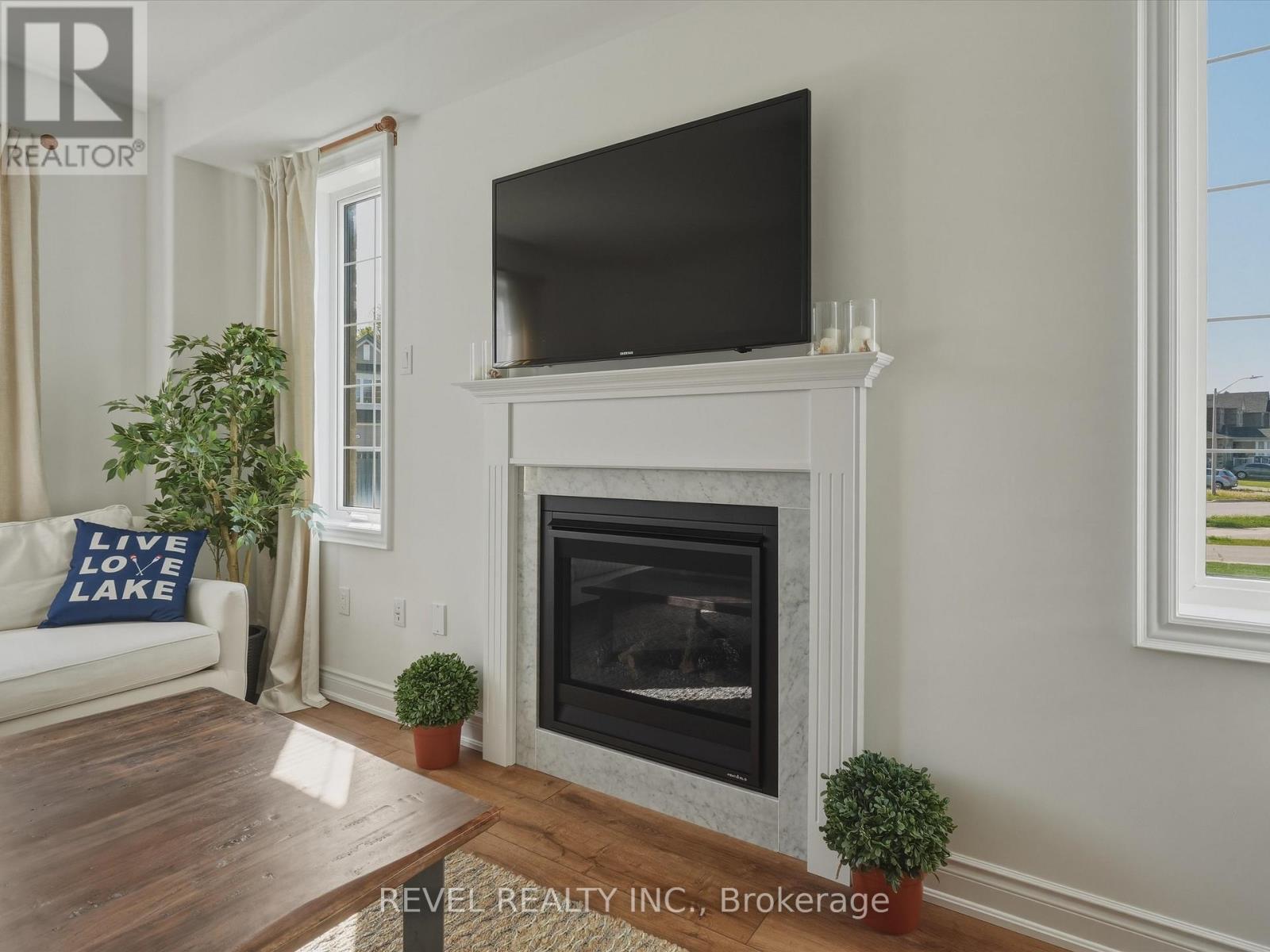 63 WOOD CRESCENT - 15