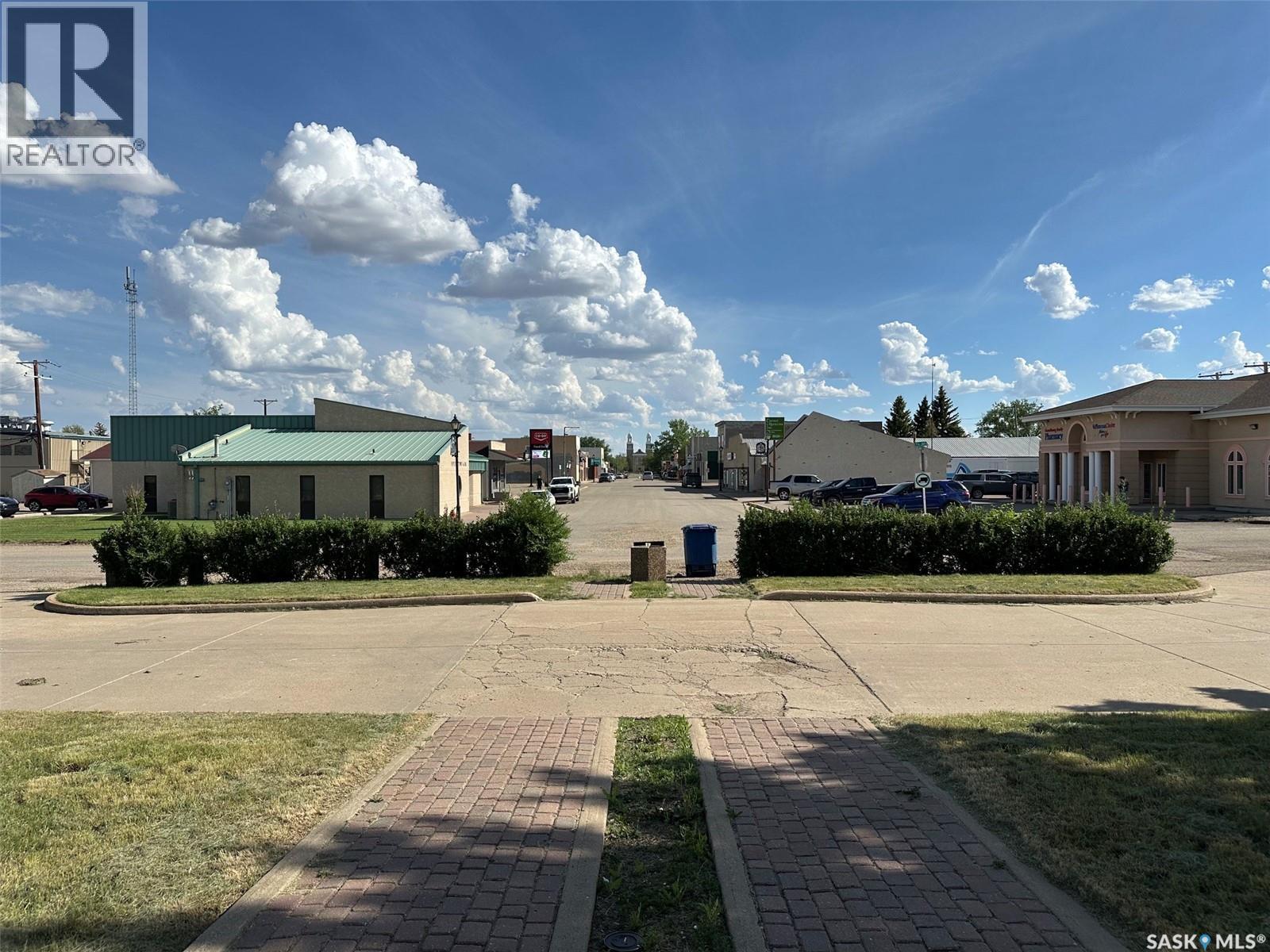 700 Main STREET E - 24