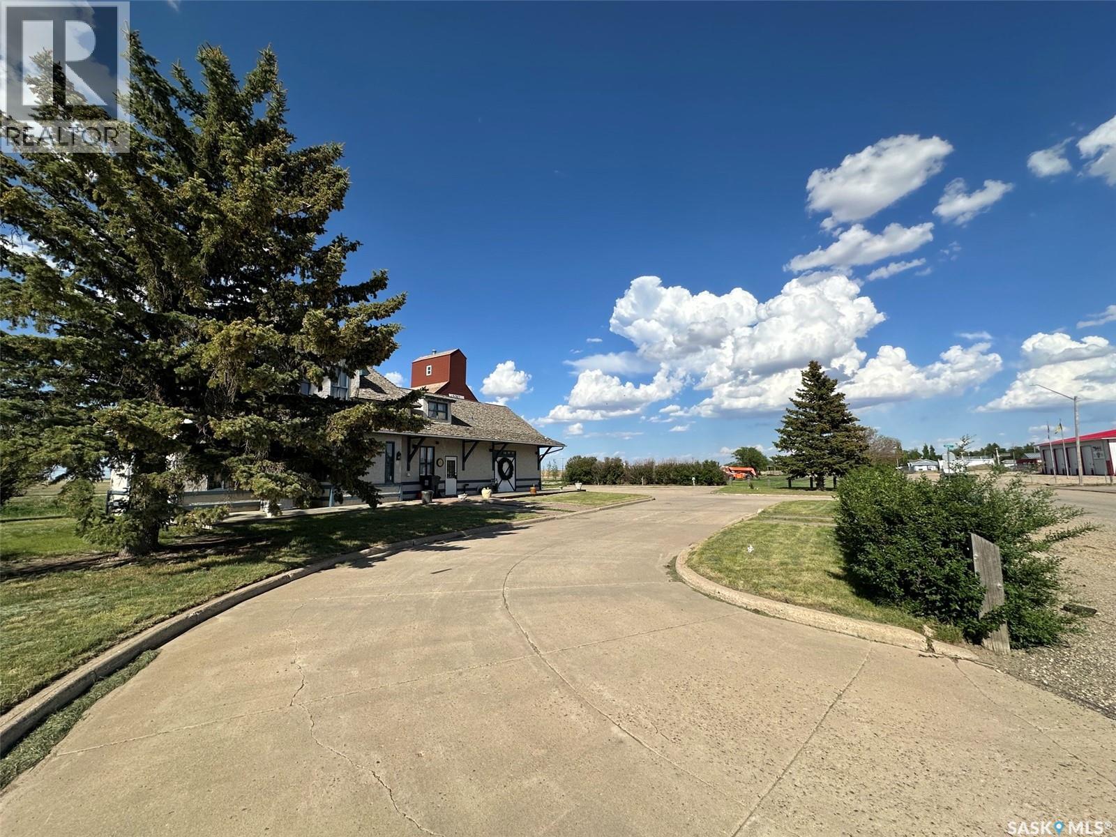 700 Main STREET E - 5