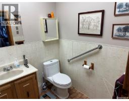 Bedroom - 700 Main Street E, Gravelbourg, SK S0H1X0 Photo 11