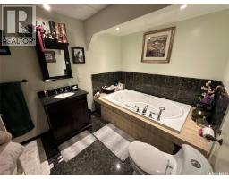 700 Main Street E, Gravelbourg, SK S0H1X0 Photo 13
