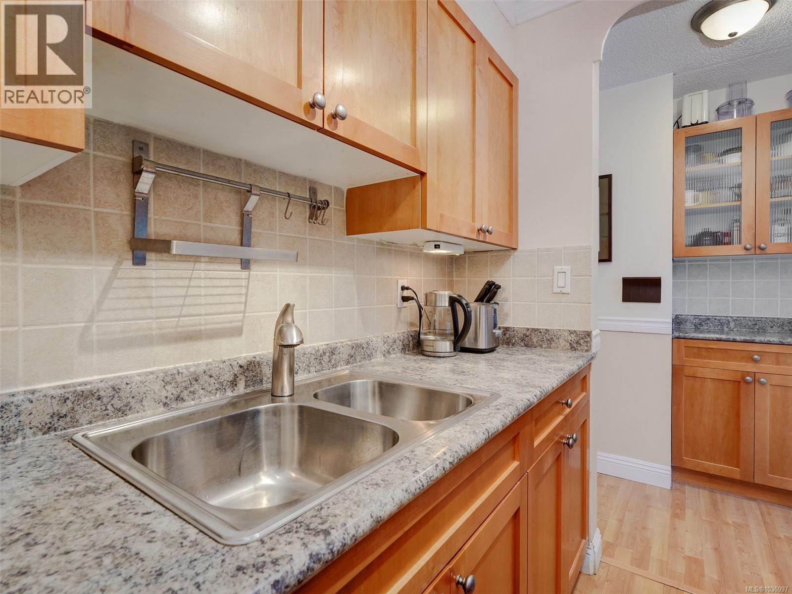 #501 327 Maitland St - 6