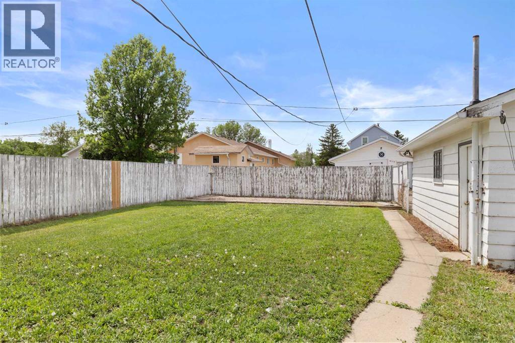1946 17 Avenue SE - 41
