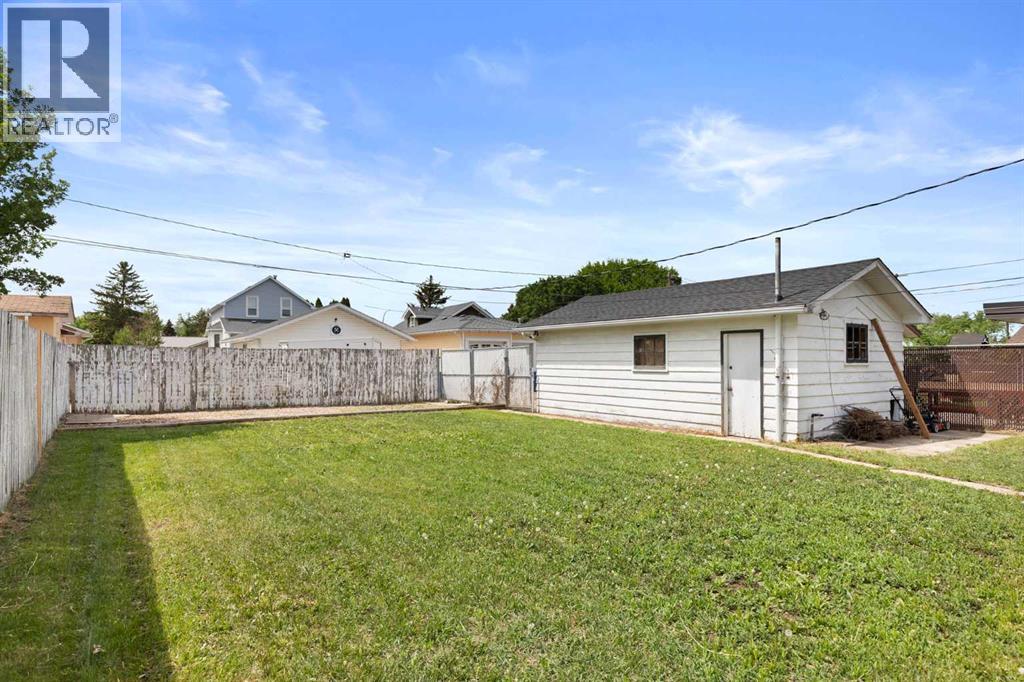 1946 17 Avenue SE - 40