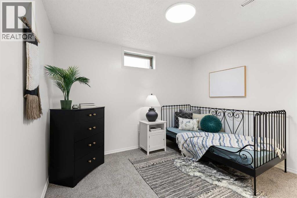 1946 17 Avenue SE - 33