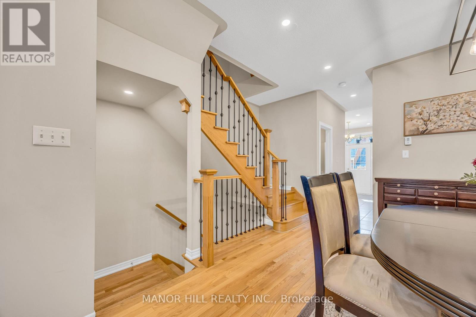 #12 10 PORTER AVENUE W - 12