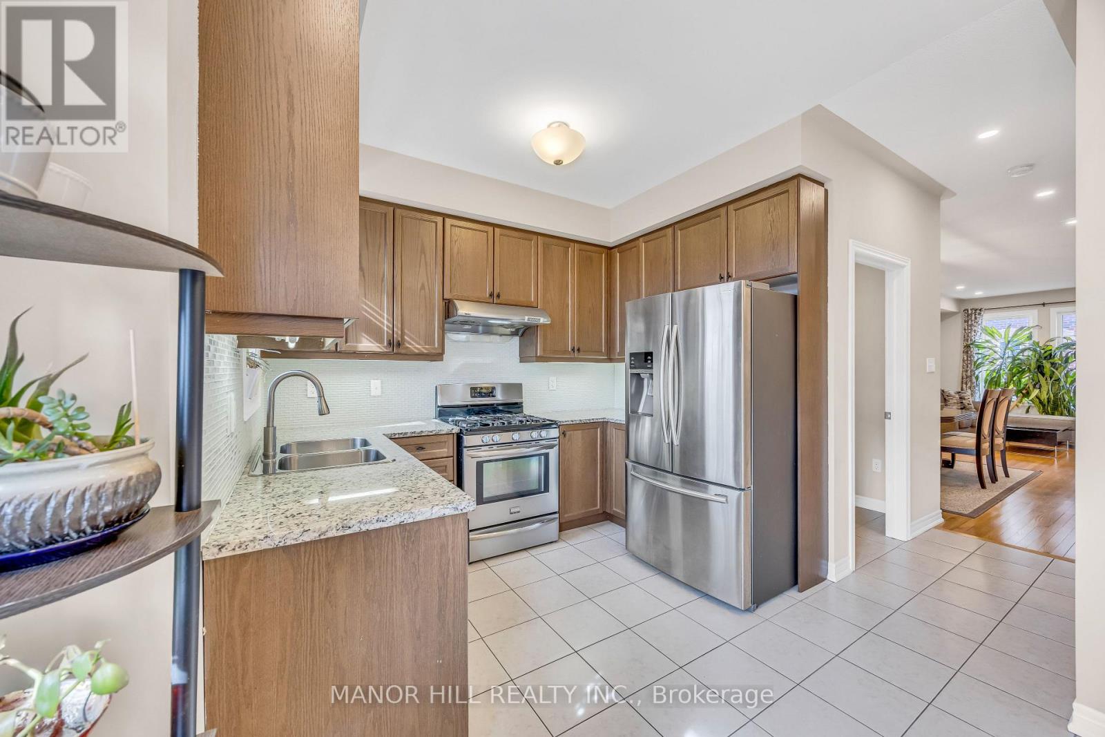 #12 10 PORTER AVENUE W - 14