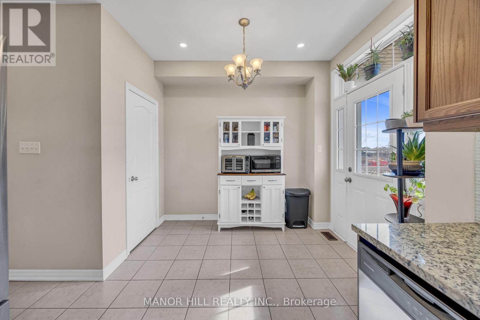 #12 10 PORTER AVENUE W - 16