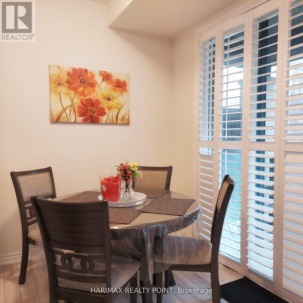 25 - 40 KNOTSBERRY CIRCLE
