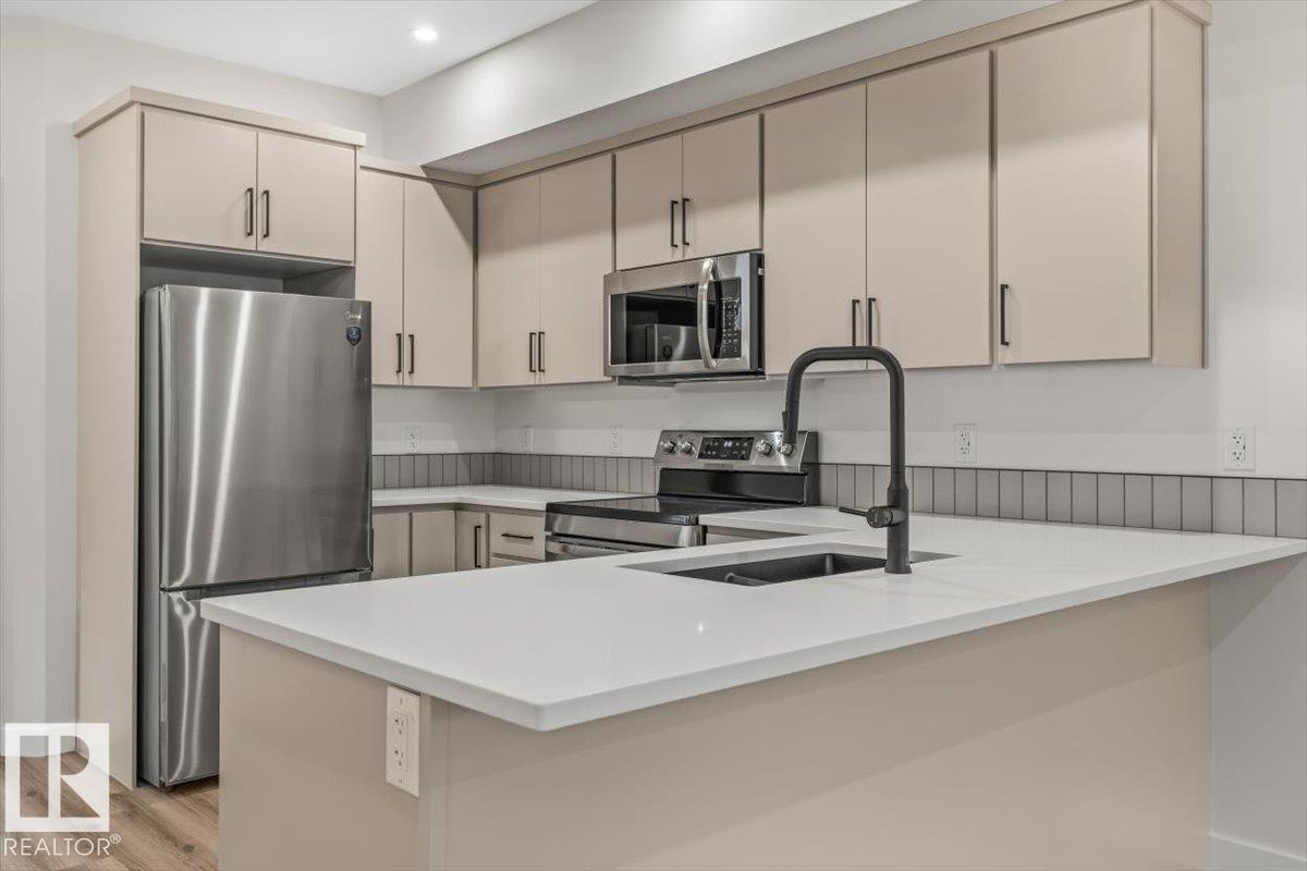 10932 & 10934 132 ST NW - 32