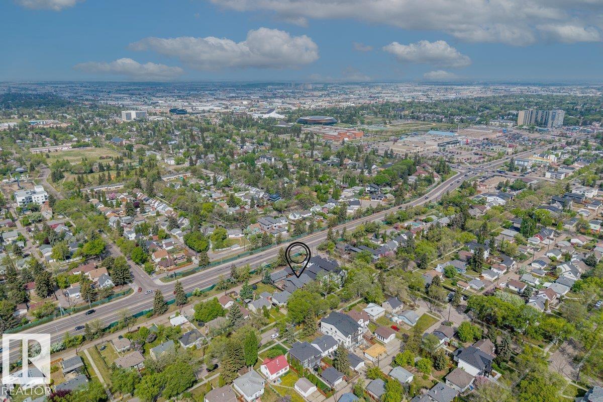 10932 & 10934 132 ST NW - 75