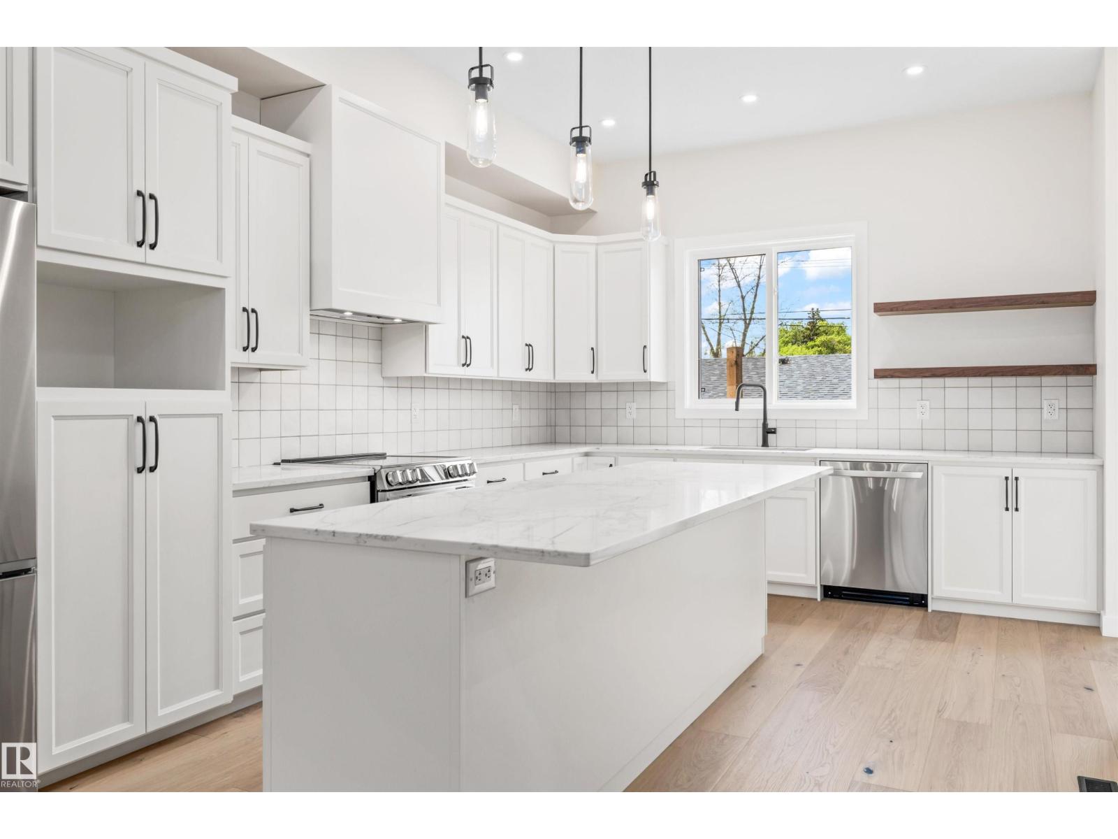10932 & 10934 132 ST NW - 42