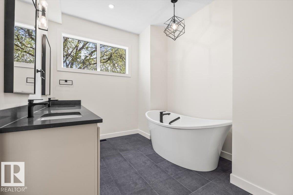 10932 132 ST NW - 33