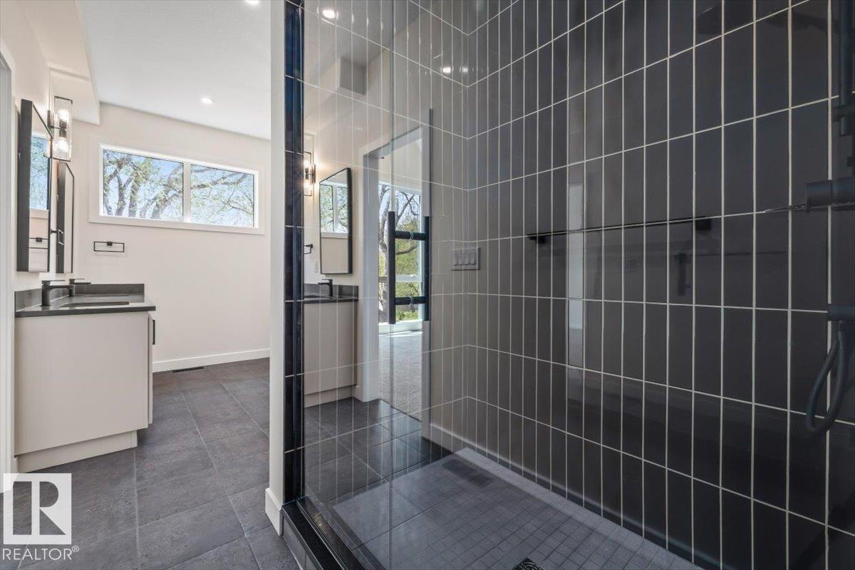 10932 132 ST NW - 32