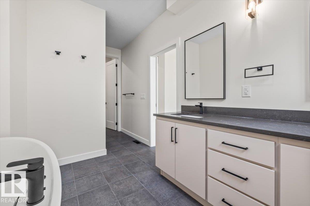 10932 132 ST NW - 35