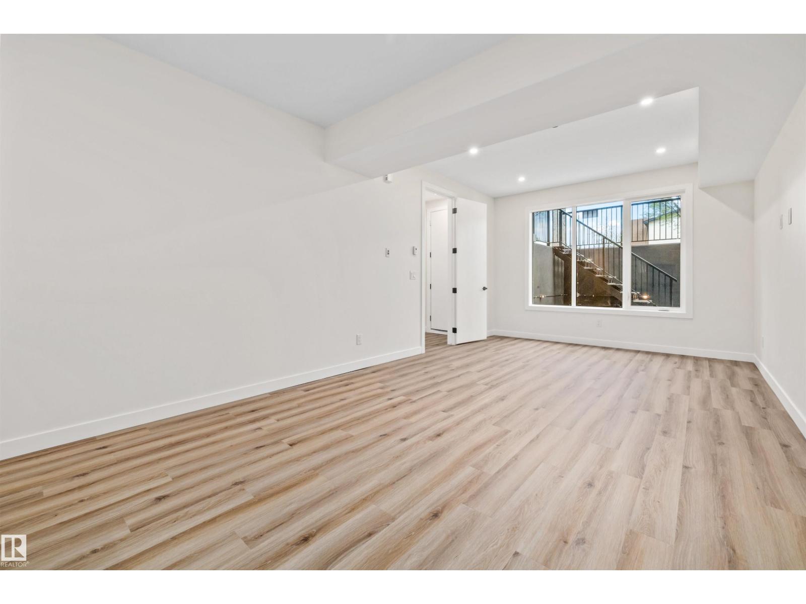 10934 132 ST NW - 48