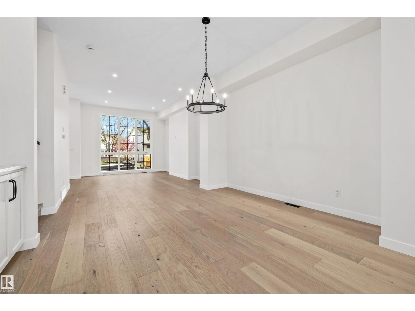 10934 132 ST NW - 12