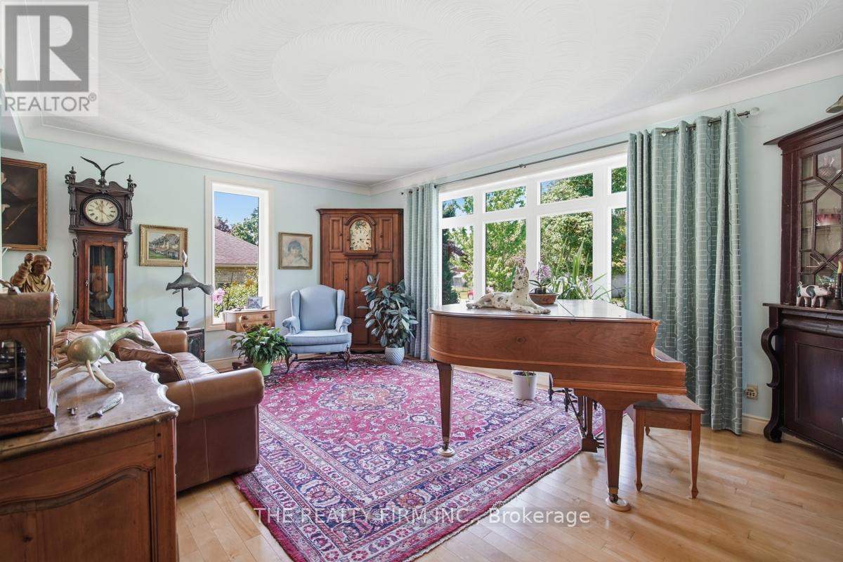 15 BEECHWOOD AVENUE - 12