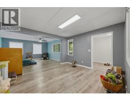 Kitchen - 1394 6 Highway, Cherryville, BC V0E2G1 Photo 15