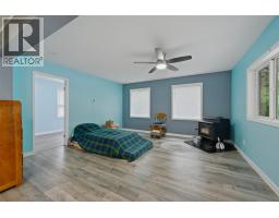 Living room - 1394 6 Highway, Cherryville, BC V0E2G1 Photo 16