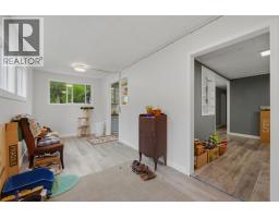 Full bathroom - 1394 6 Highway, Cherryville, BC V0E2G1 Photo 12