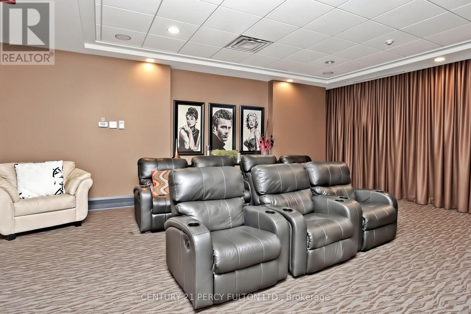#102 57 UPPER DUKE CRESCENT - 47