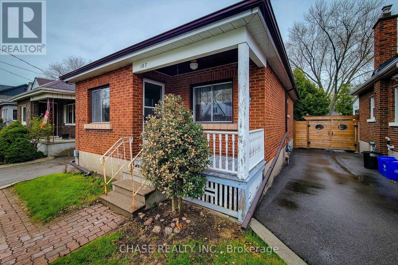 187 PARADISE ROAD N - 11