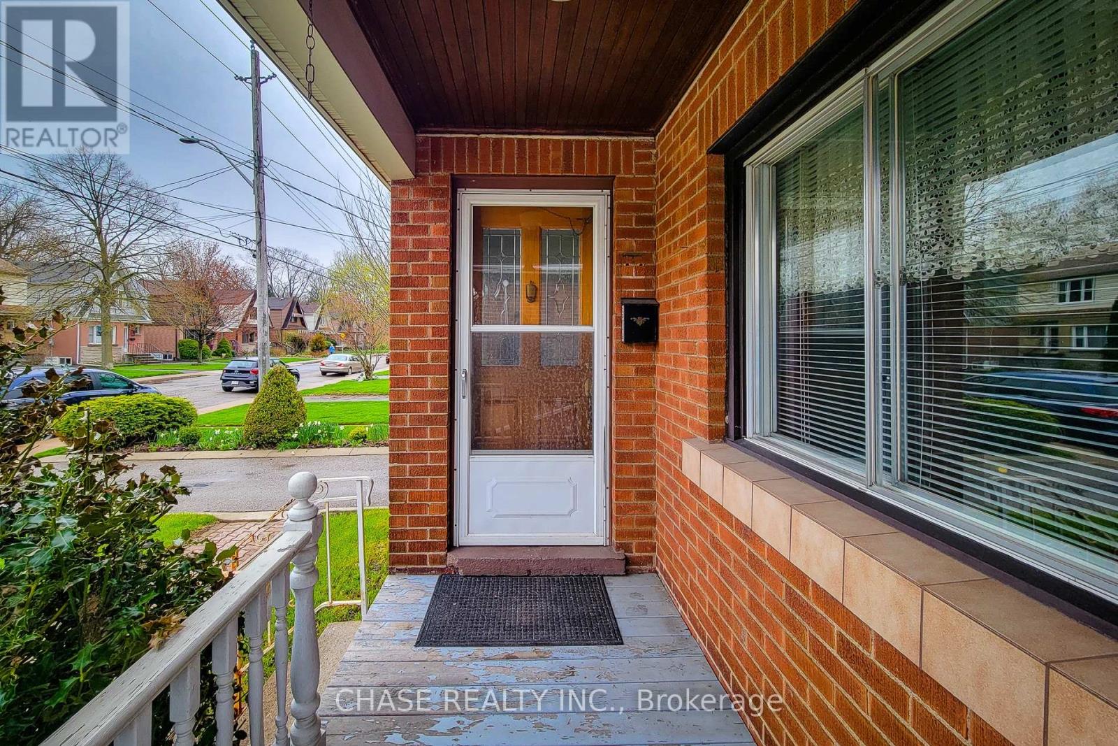 187 PARADISE ROAD N - 12