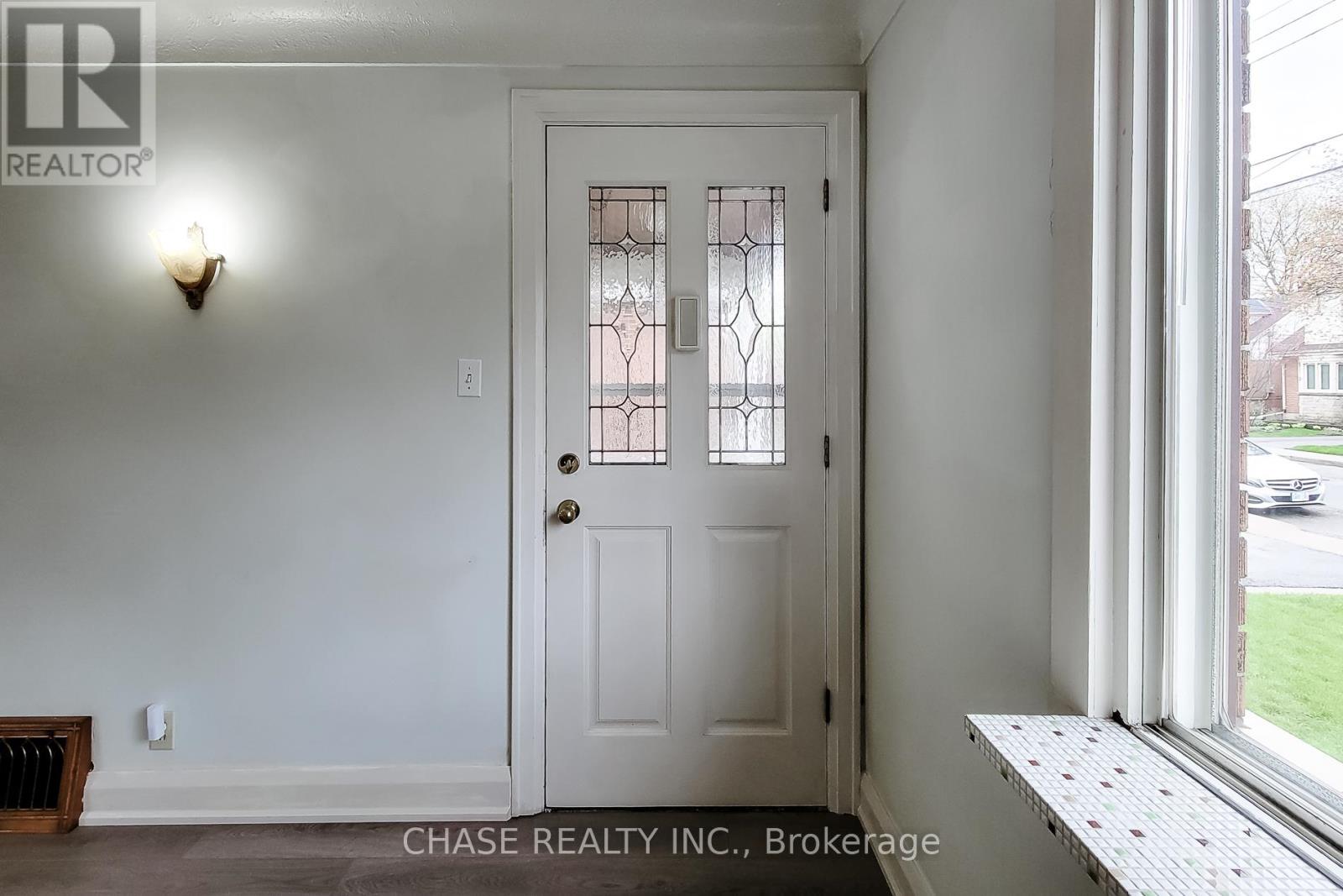 187 PARADISE ROAD N - 13