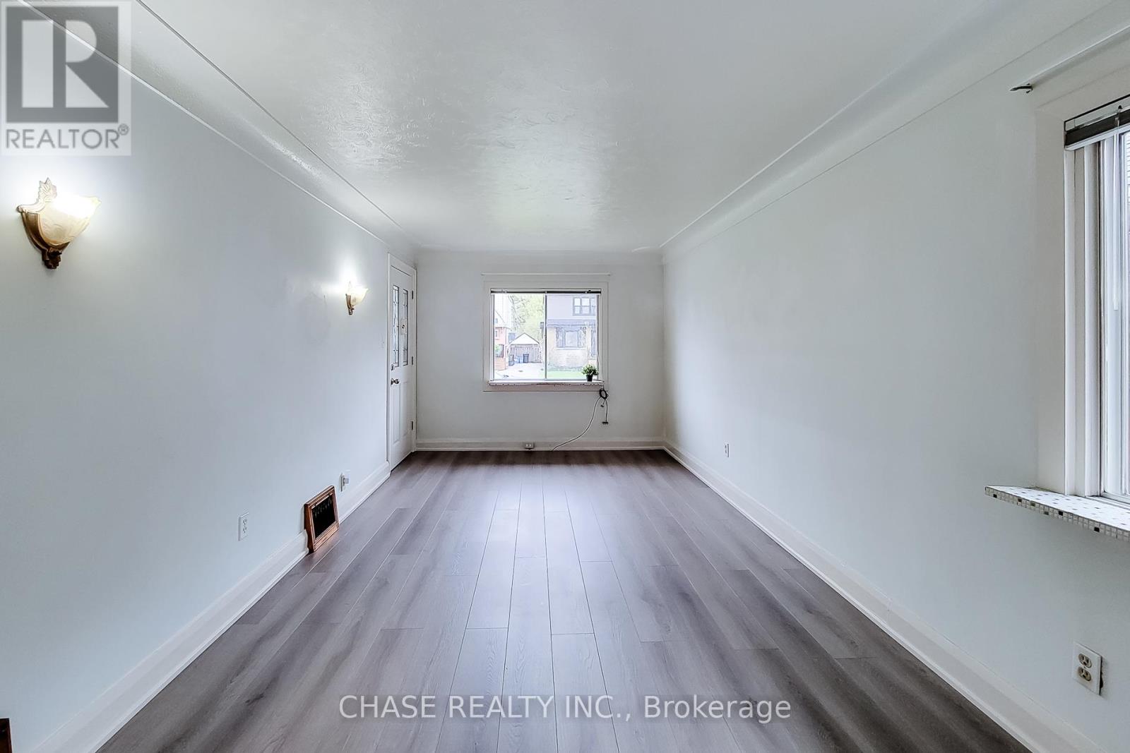 187 PARADISE ROAD N - 15