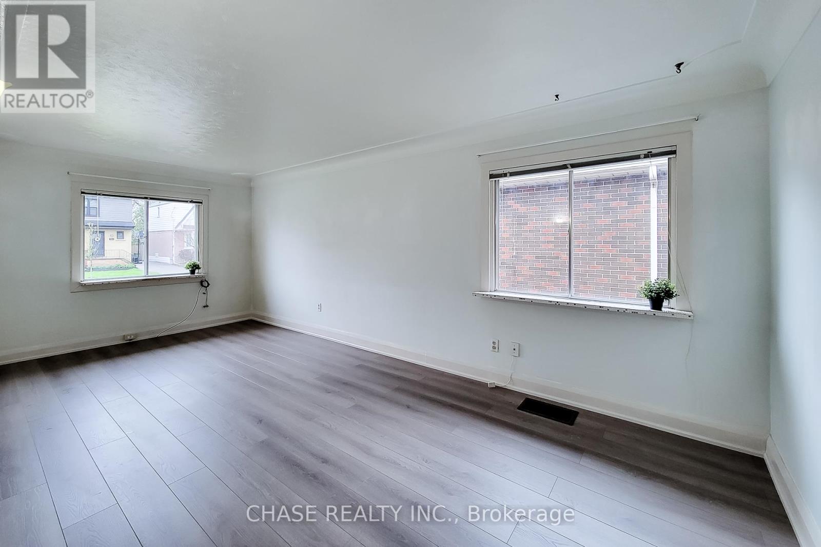 187 PARADISE ROAD N - 16