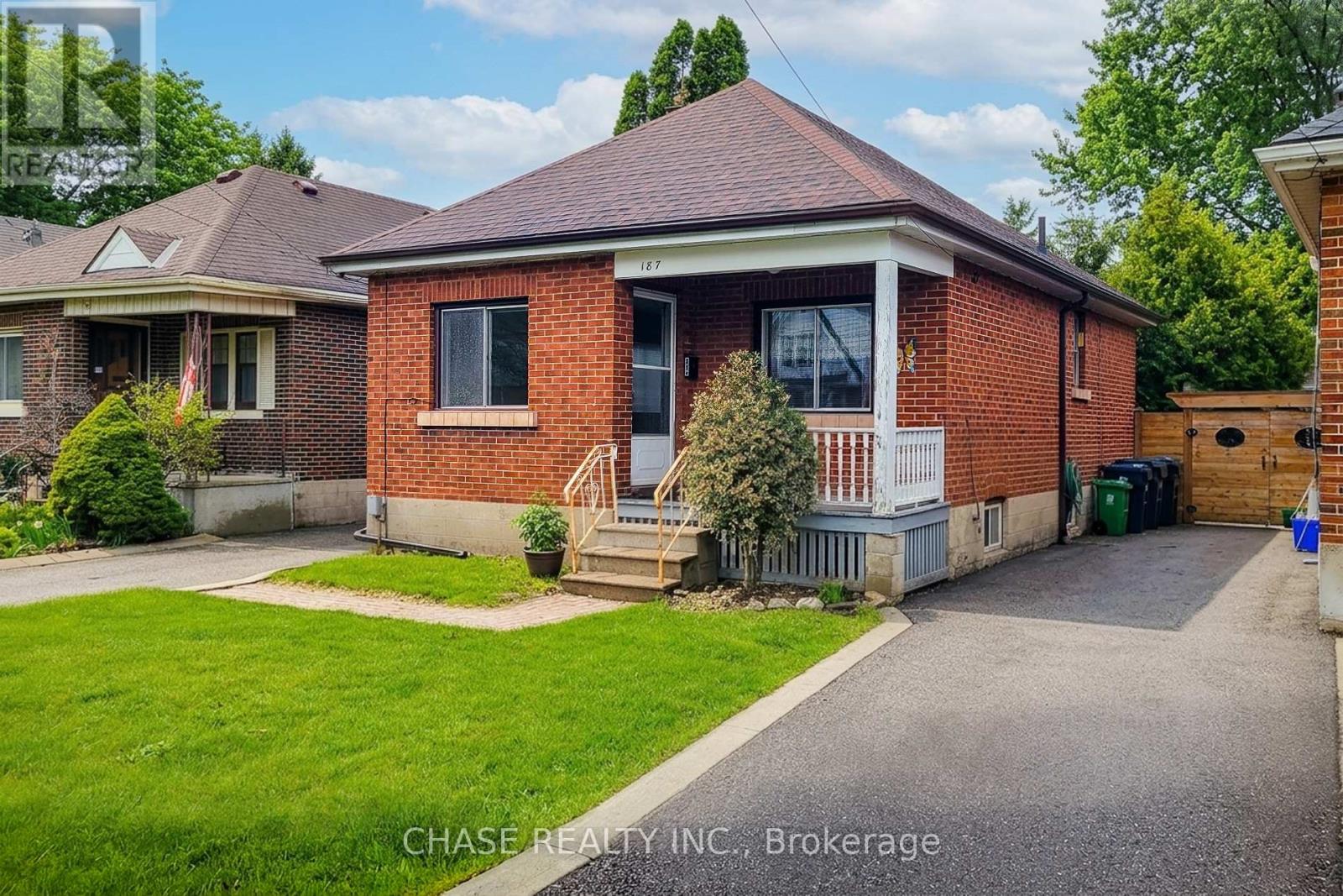 187 PARADISE ROAD N - 2