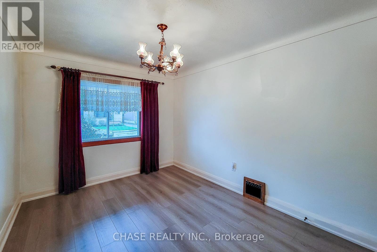 187 PARADISE ROAD N - 21
