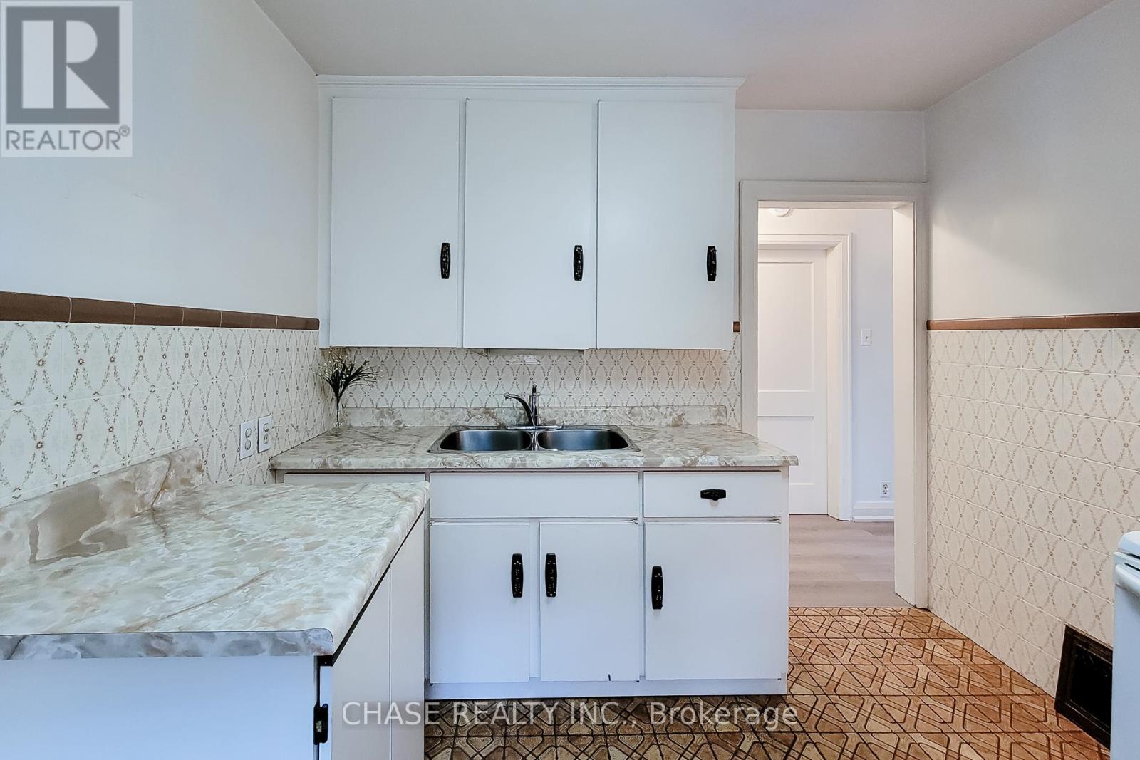 187 PARADISE ROAD N - 31
