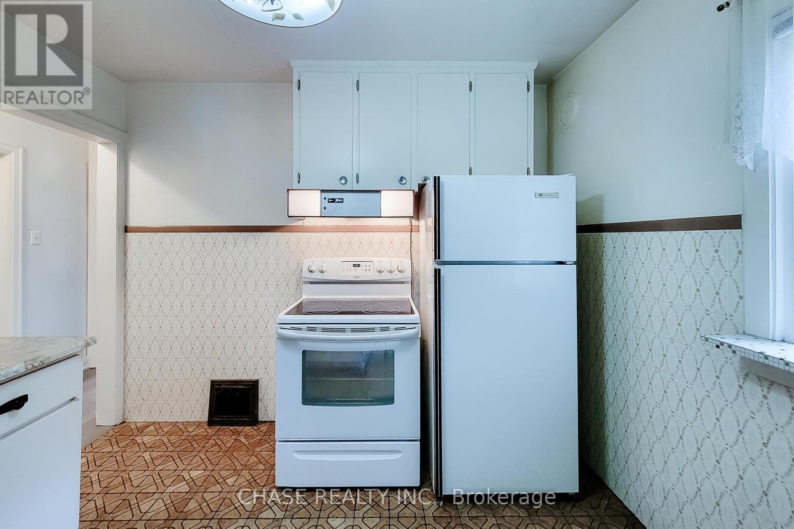 187 PARADISE ROAD N - 33